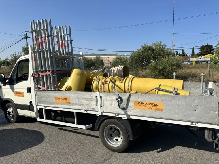 Camion chargé pour la livraison 